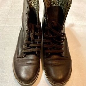 Dr. Martens Women's Stratford Ankle Boot size 7. Excellent condition